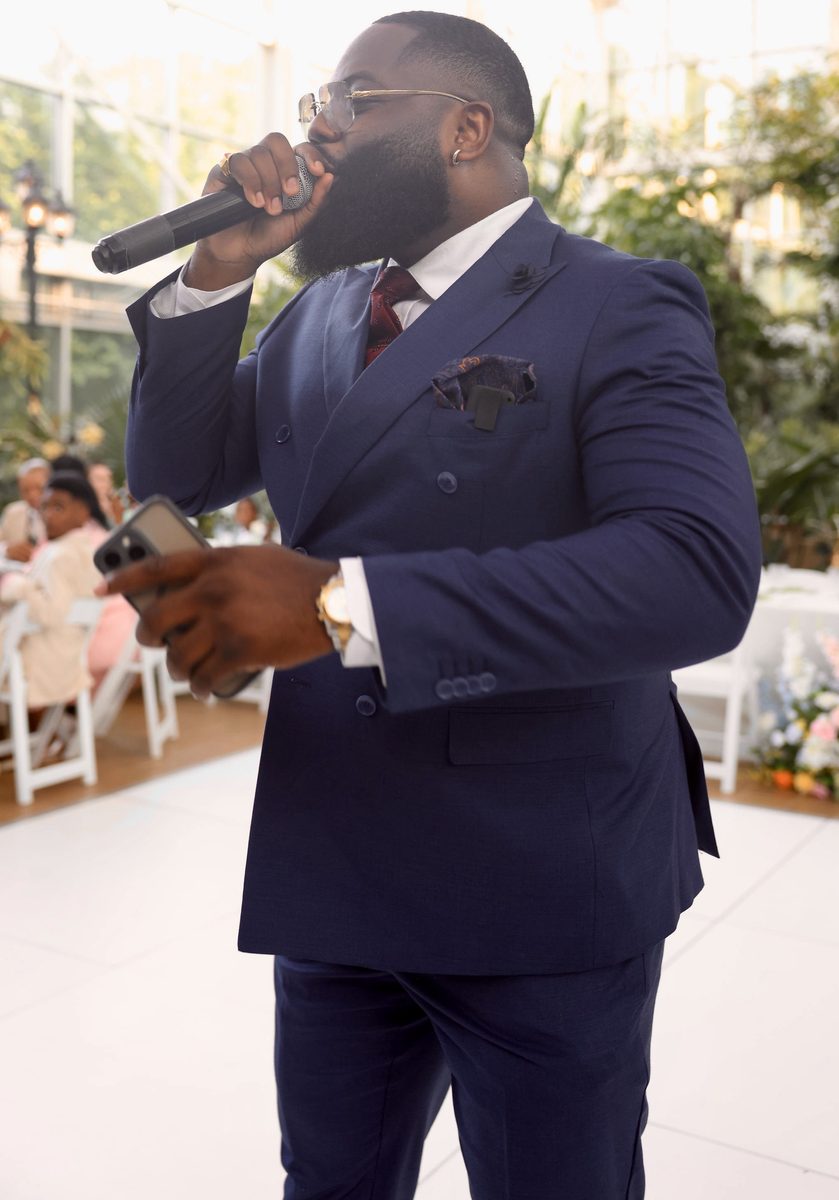 Alex on the mic, moment 10
