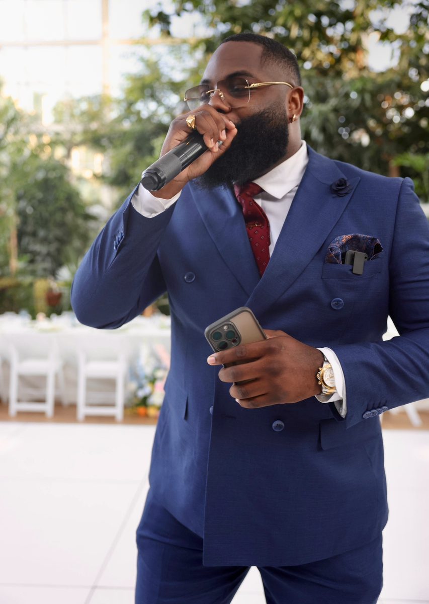 Alex hosting a garden wedding, photo 21
